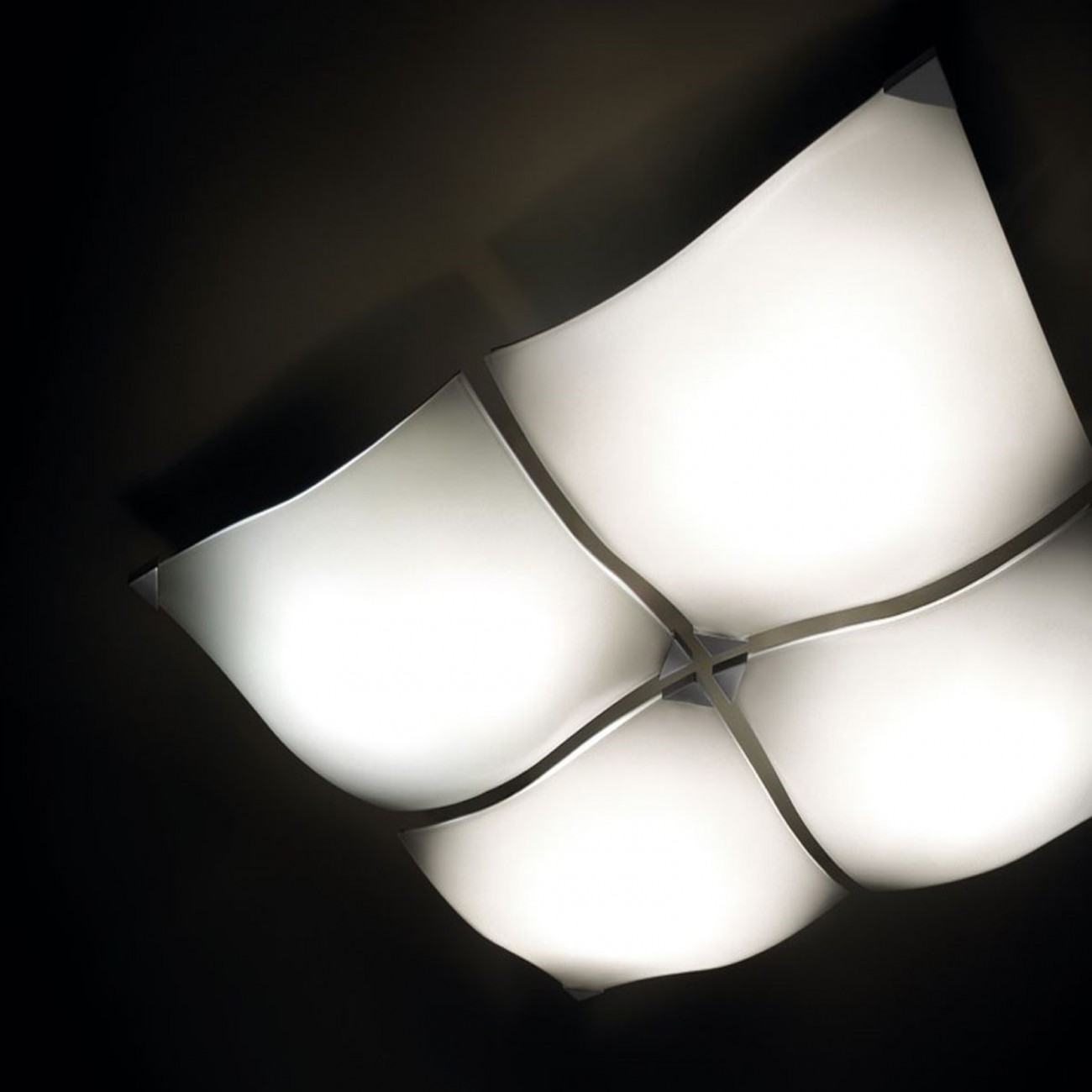 Estiluz Bent Wall Lamp