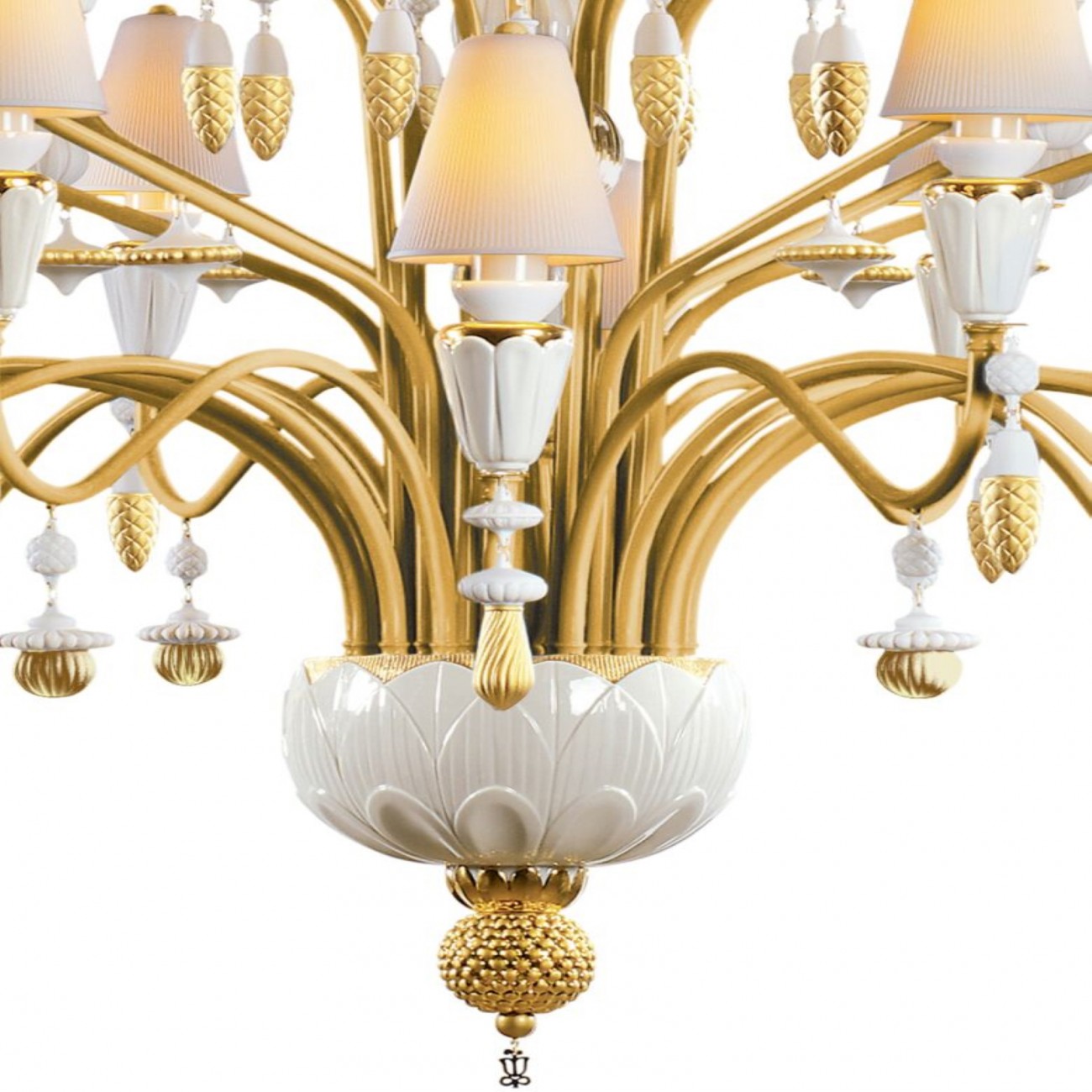 Lladró Ivy and Seed 32 Lights Chandelier. Large Model. Golden Luster