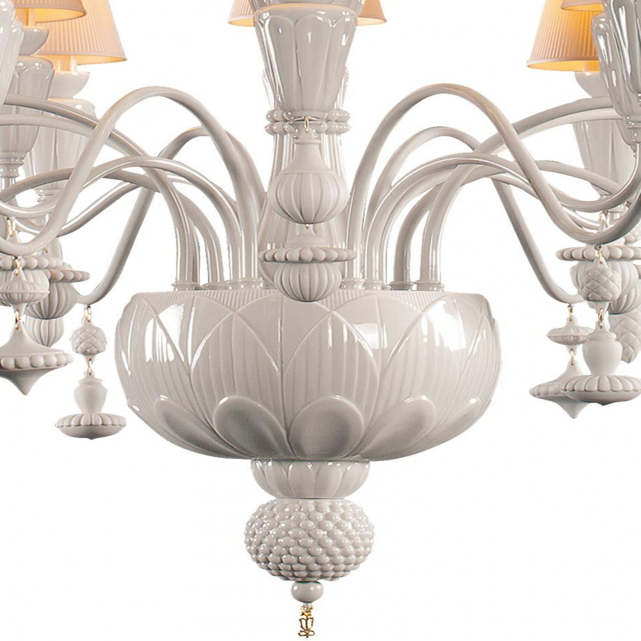 Lladró Ivy and Seed 16 Lights Chandelier. Medium Flat Model. White