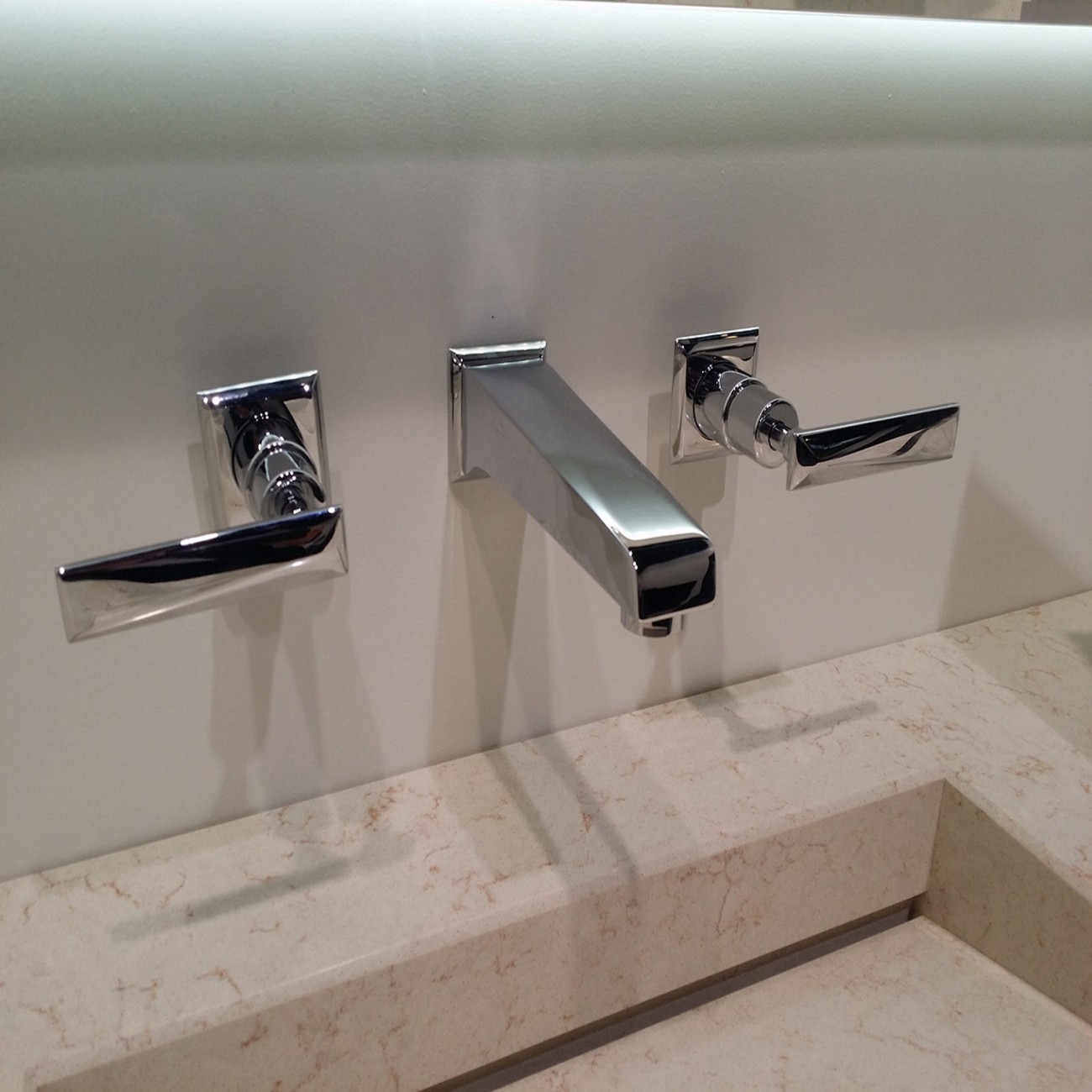 Officina Nicolazzi Vincent, Batteria lavabo a parete