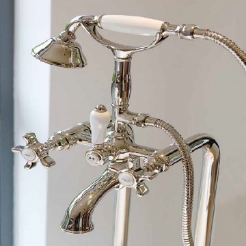 Officina Nicolazzi Tradizionale, Outdoor bathtub with shower unit