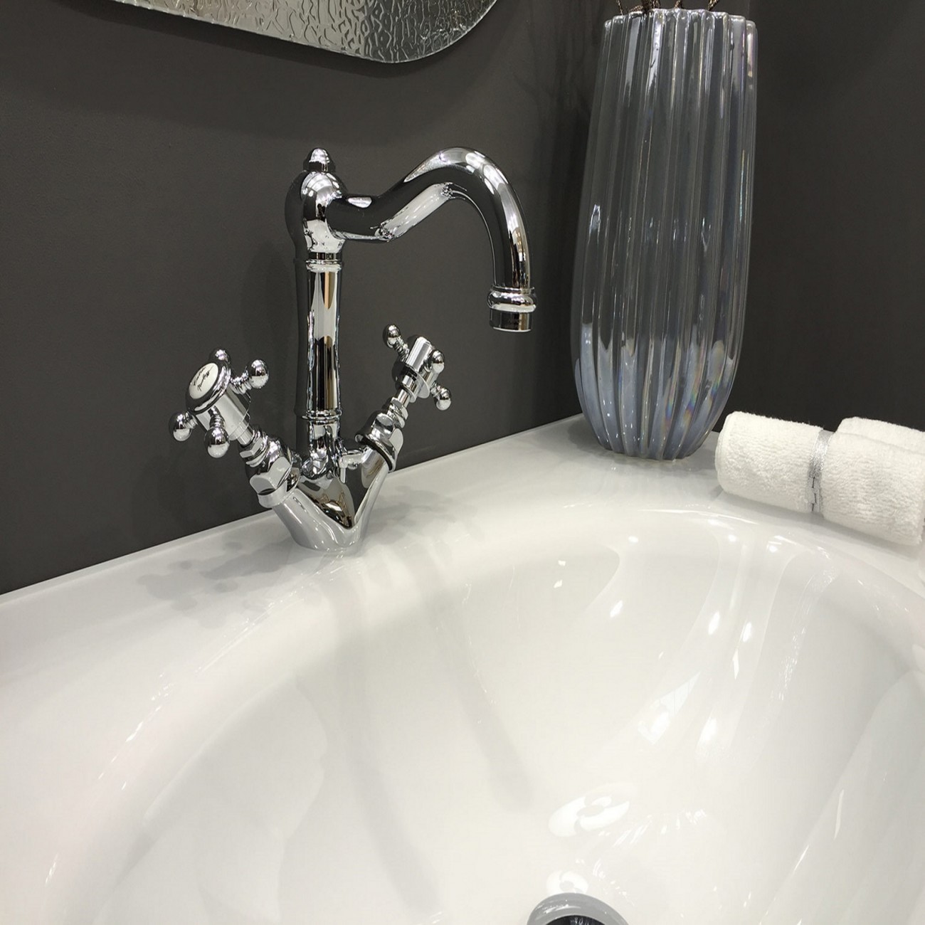 Officina Nicolazzi Tradizionale, Single-lever automatic discharge washbasin, swivel barrel