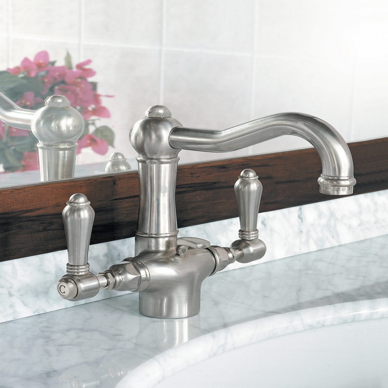 Officina Nicolazzi Tradizionale, Monoforo lavabo scarico automatico, canna girevole