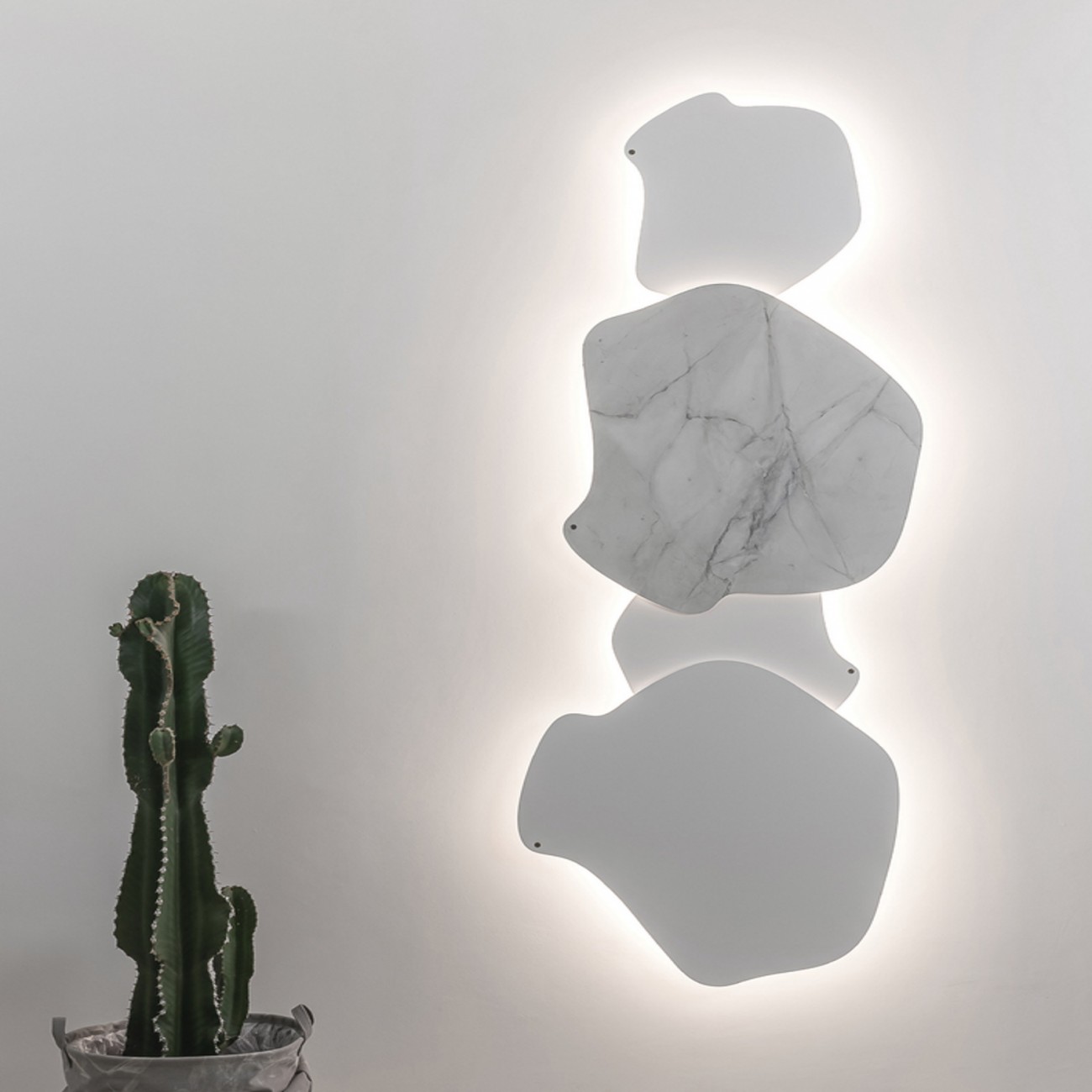 Hind Rabii Ya-Ya 1, Wall lamp