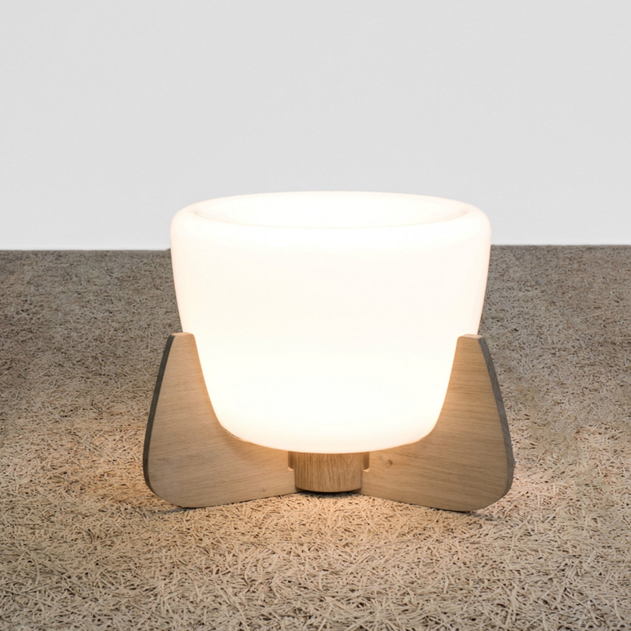 Hind Rabii Ice Devotion S, Lampada da tavolo