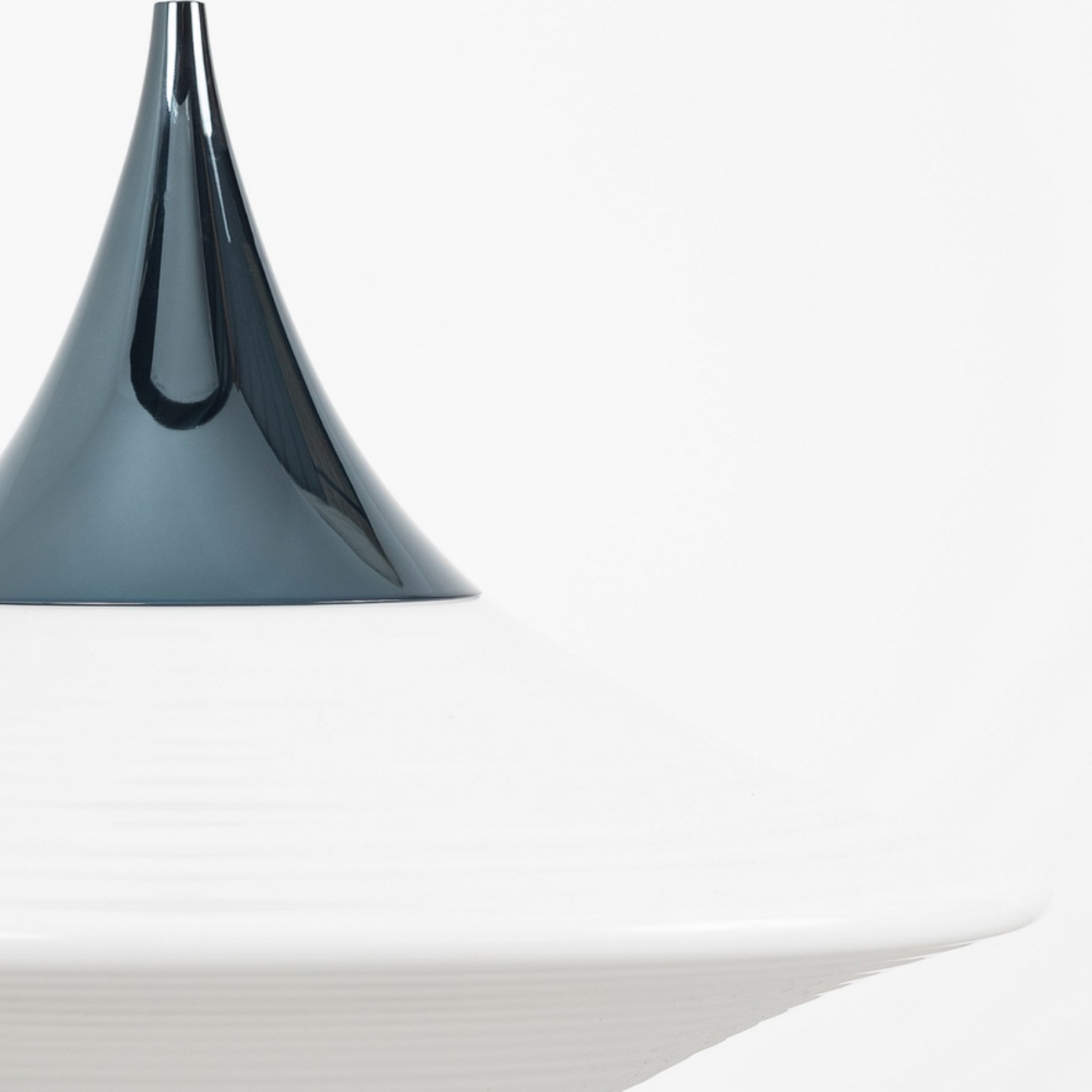 Hind Rabii Disca L, Lampe à suspension