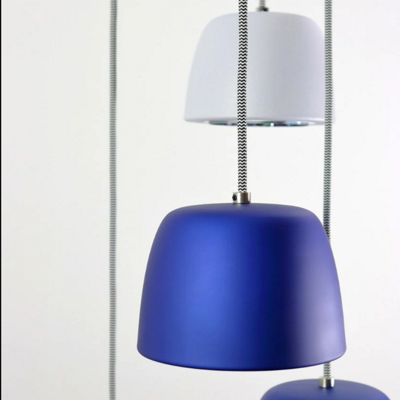 Hind Rabii Ice-T, Suspension lamp