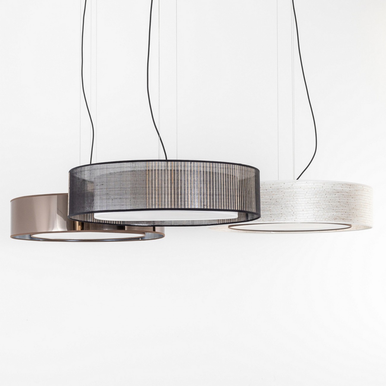 Hind Rabii Tenue de Soirèe, Suspension lamp