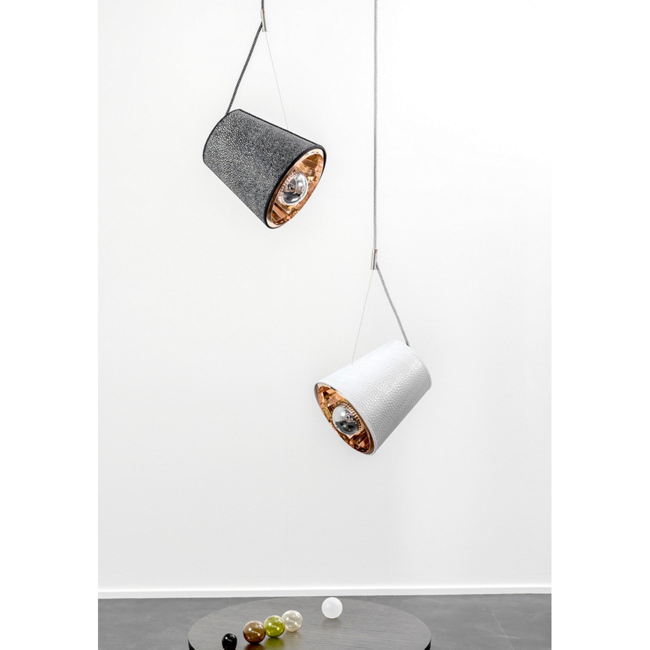 Hind Rabii Tensions, Lampe à suspension