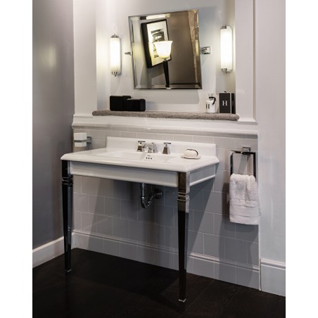 Devon&Devon Premiere, Consolle con piano in ceramica bianca e gambe in metallo
