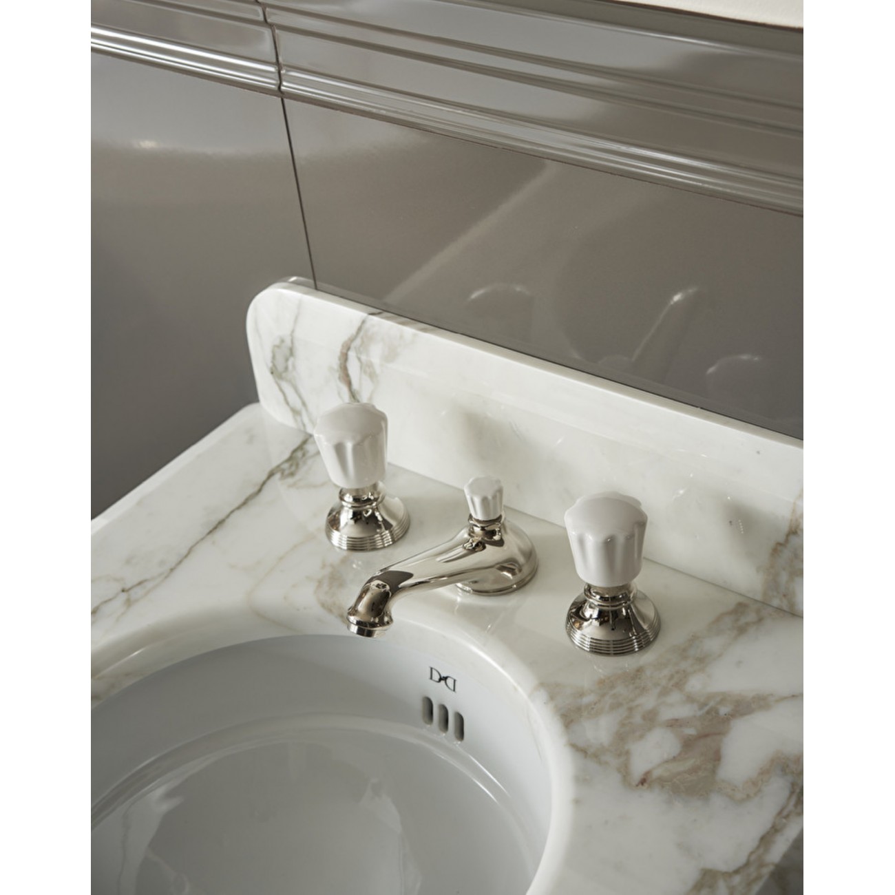 Devon&Devon Sound, Washbasin console with marble top