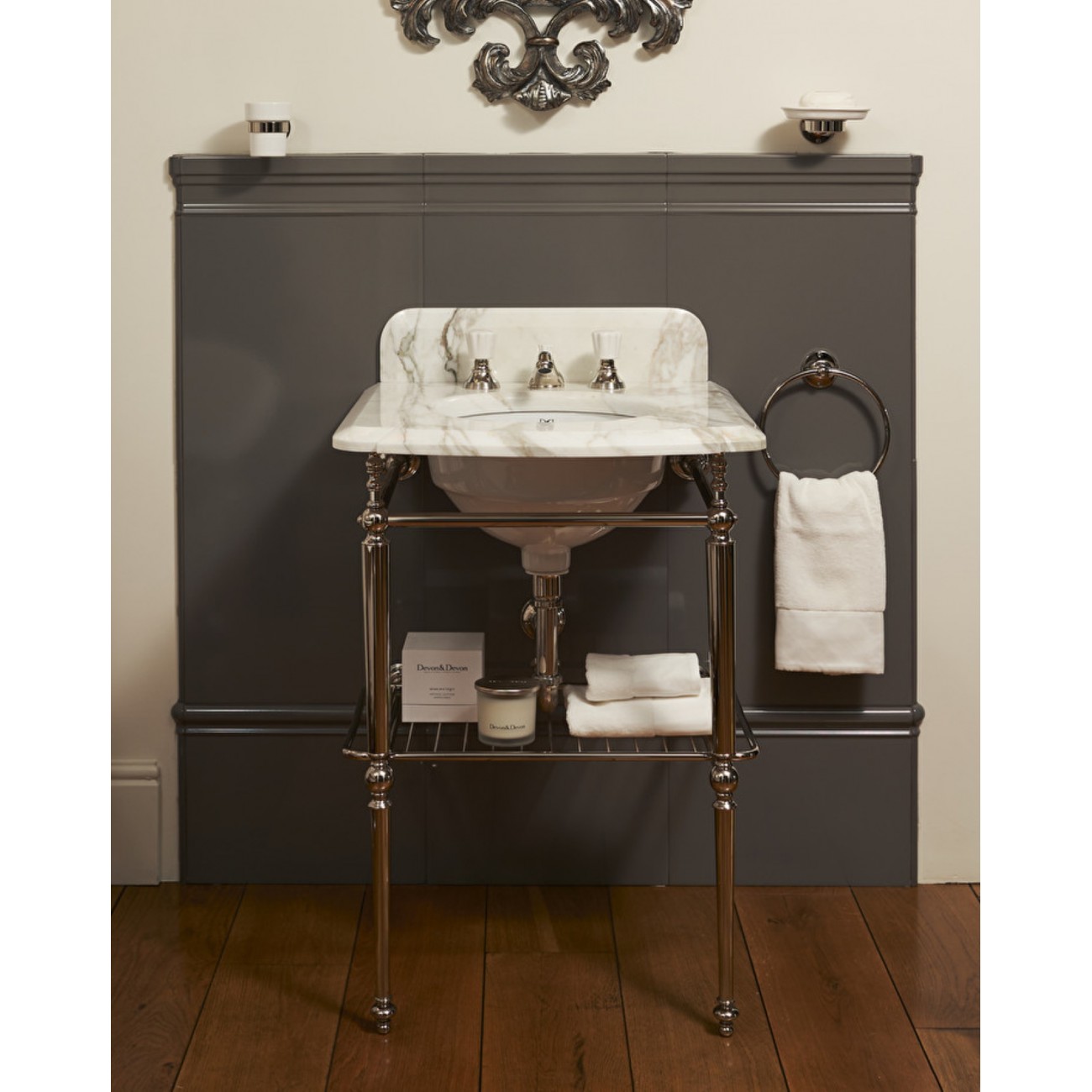 Devon&Devon Sound, Washbasin console with marble top