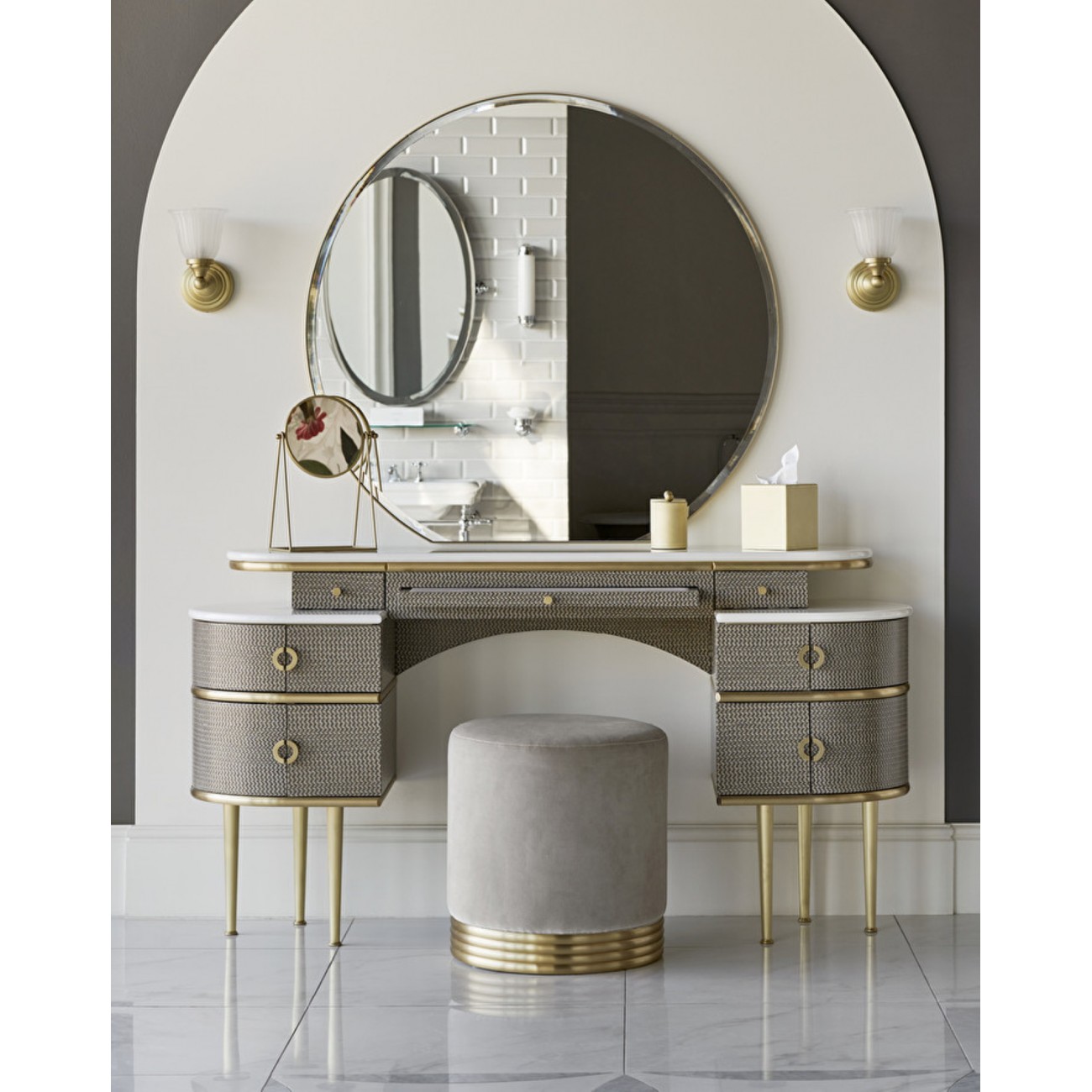 Devon&Devon Zelda, Make-up cabinet