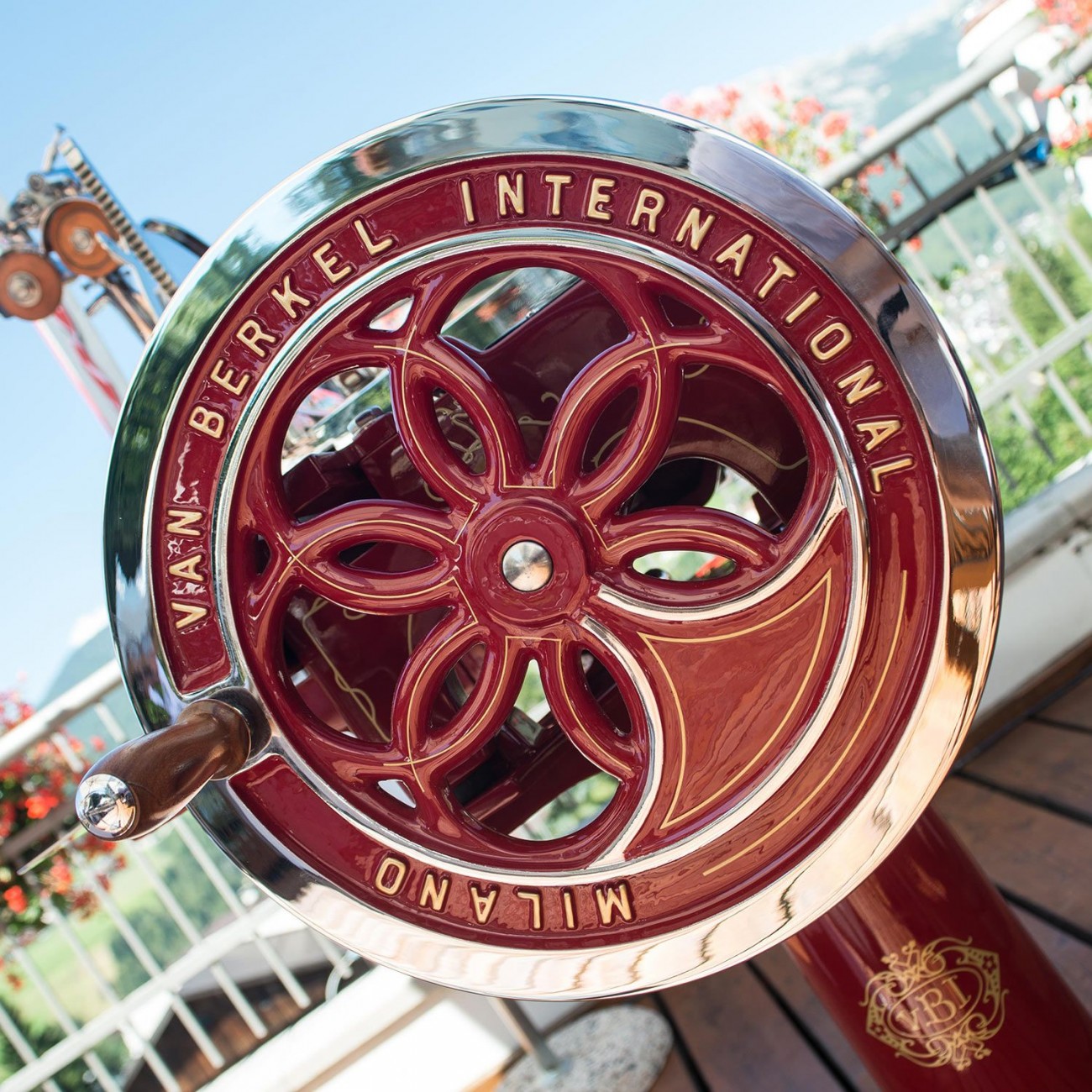 Berkel trancheuse manuelle à volant L16 rouge