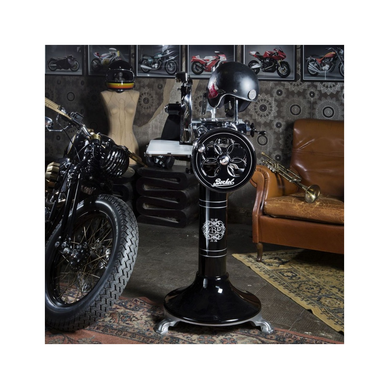 Socle noir pour trancheuse manuelle à volant P15