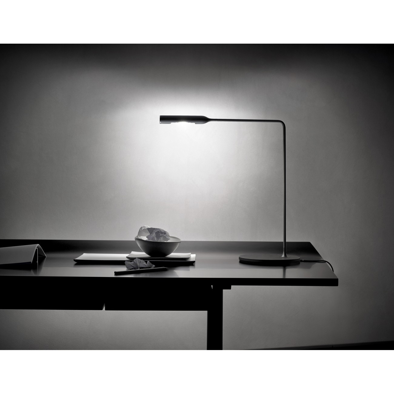 Lumina Flo Desk Table lamp