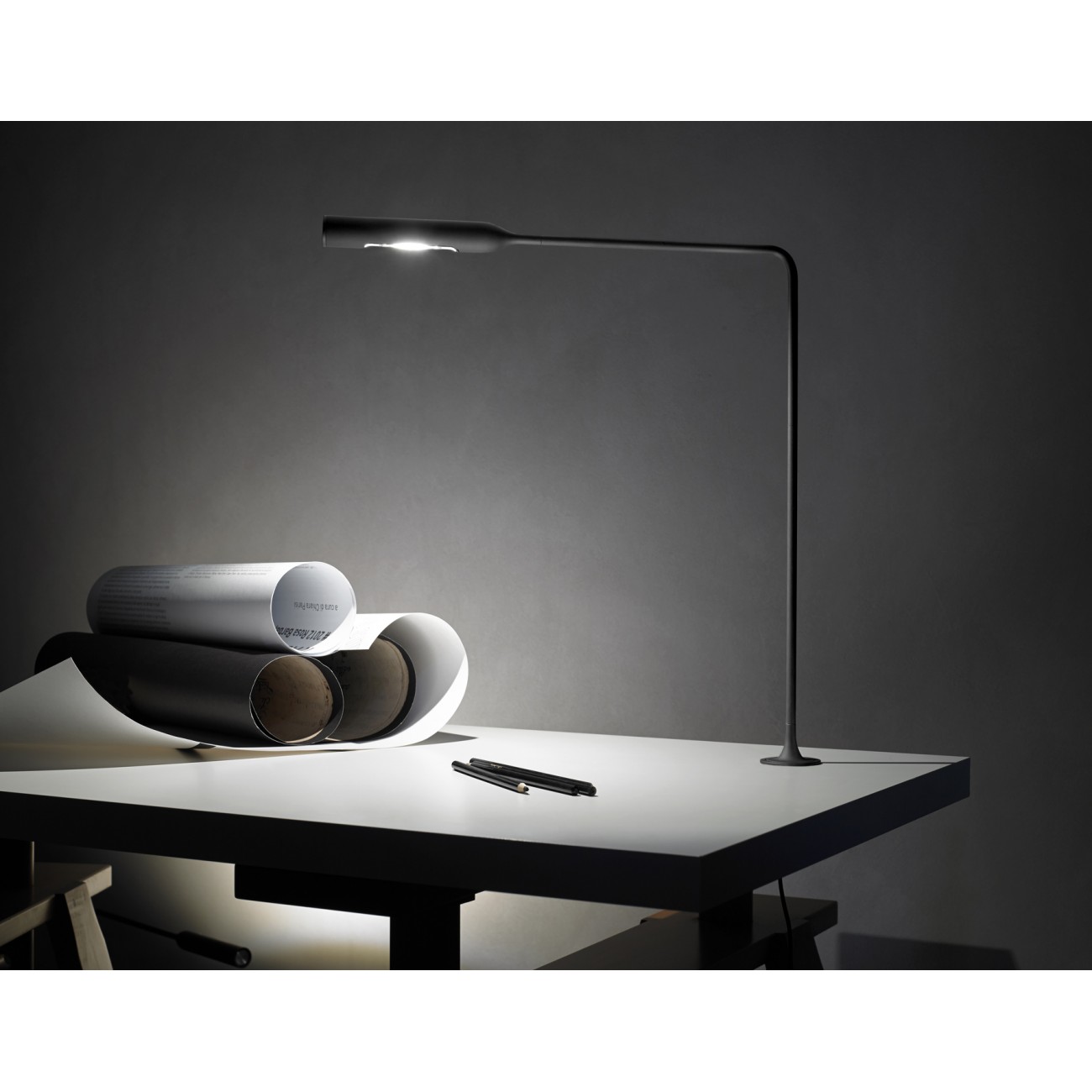 Lumina Flo Gromment F46 Table lamp