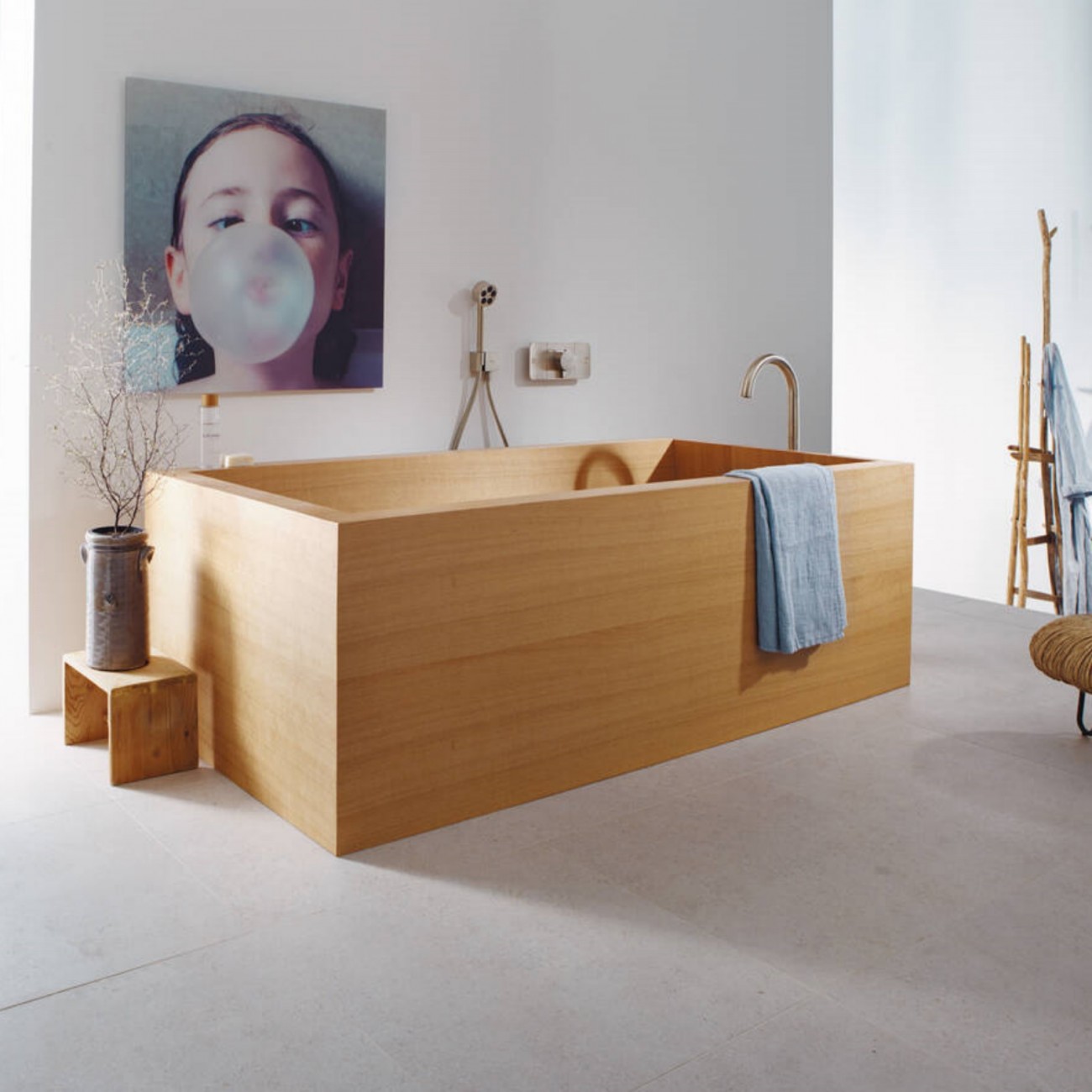 AXOR One - Curved bath spout on the floor