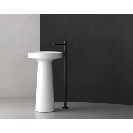 VALDAMA Eye - Freestanding ceramic washbasin with wall drain.