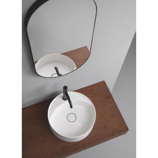 AXA - MATE+ Lavabo appoggio con piano rubinetteria