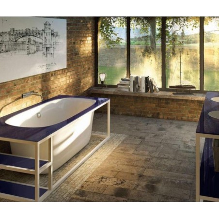 Glass 1989 Naked bathtub with visible frame and tempered glass top