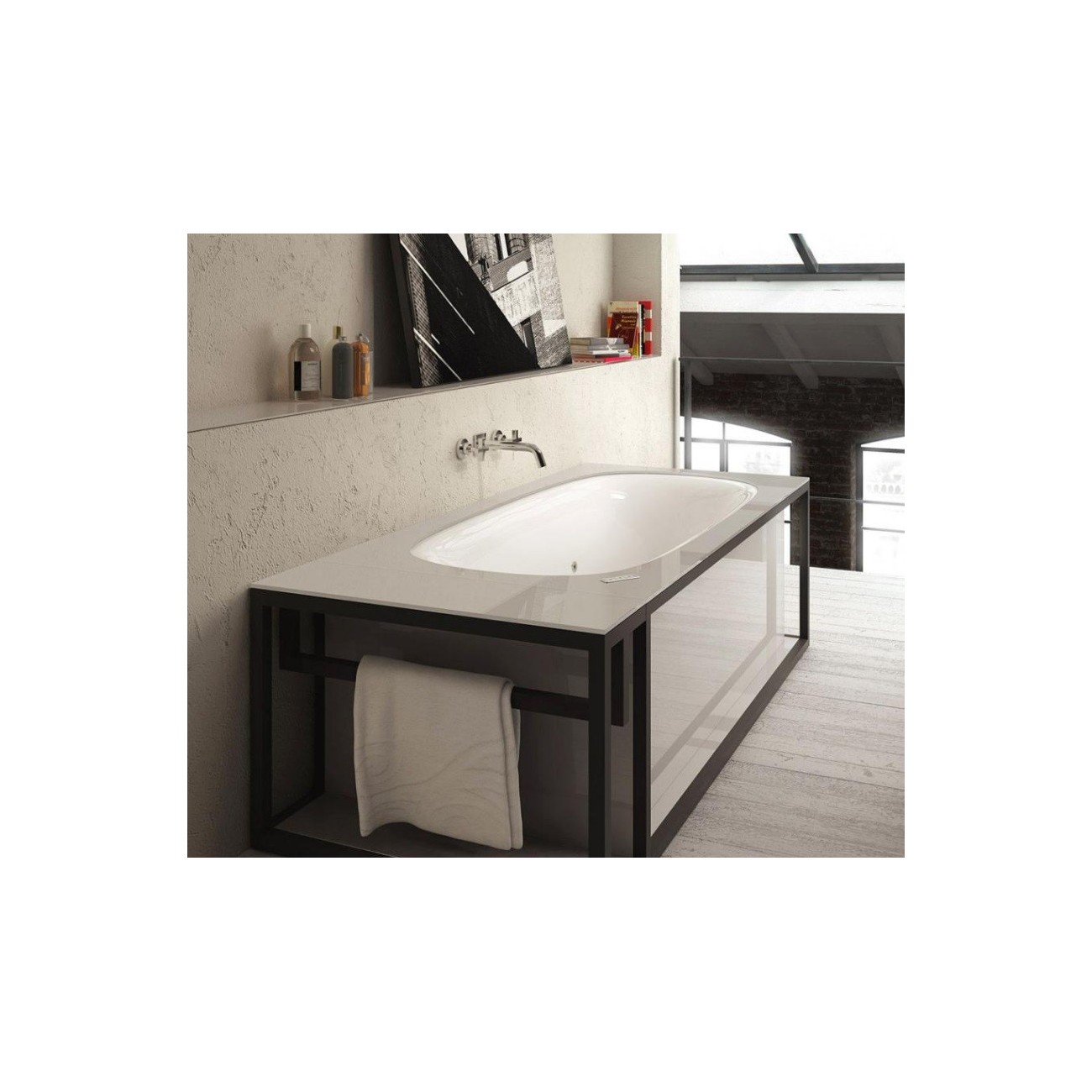 Glass 1989 Naked bathtub with visible frame and tempered glass top