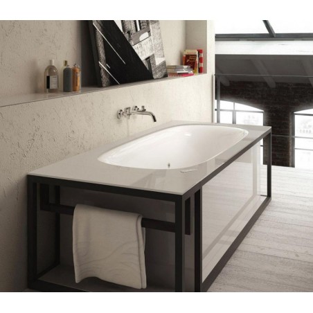 Glass 1989 Naked bathtub with visible frame and tempered glass top