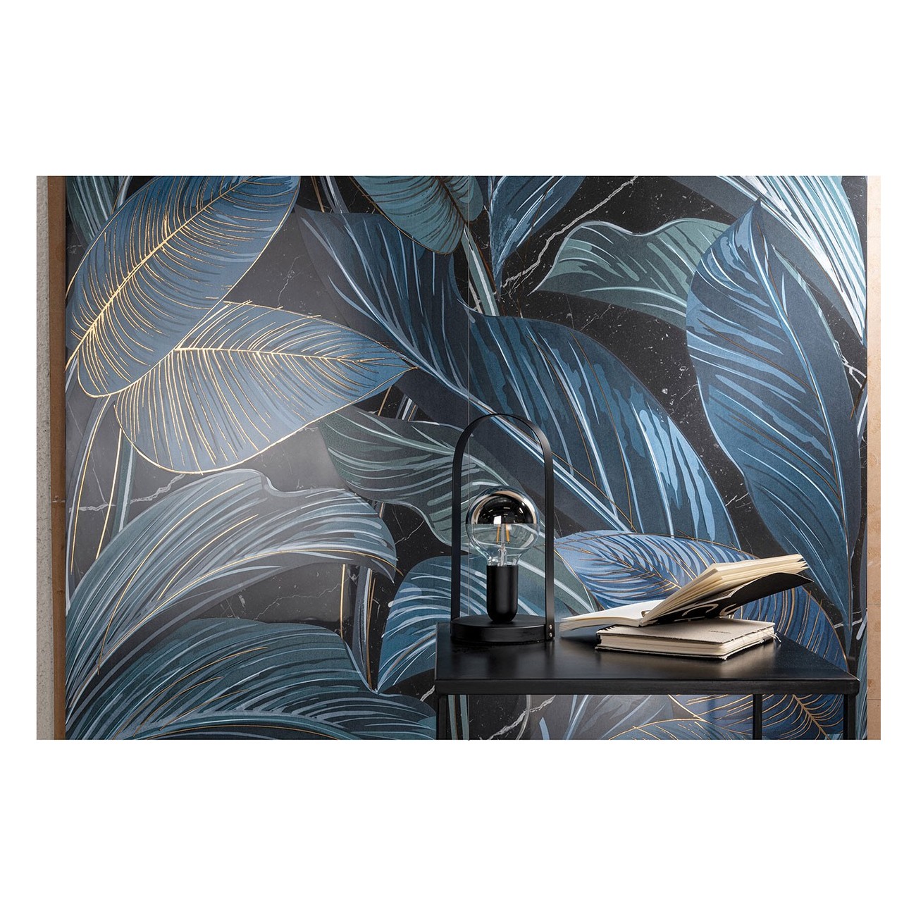 Cir shoWall BLACK LEAF WALL 06