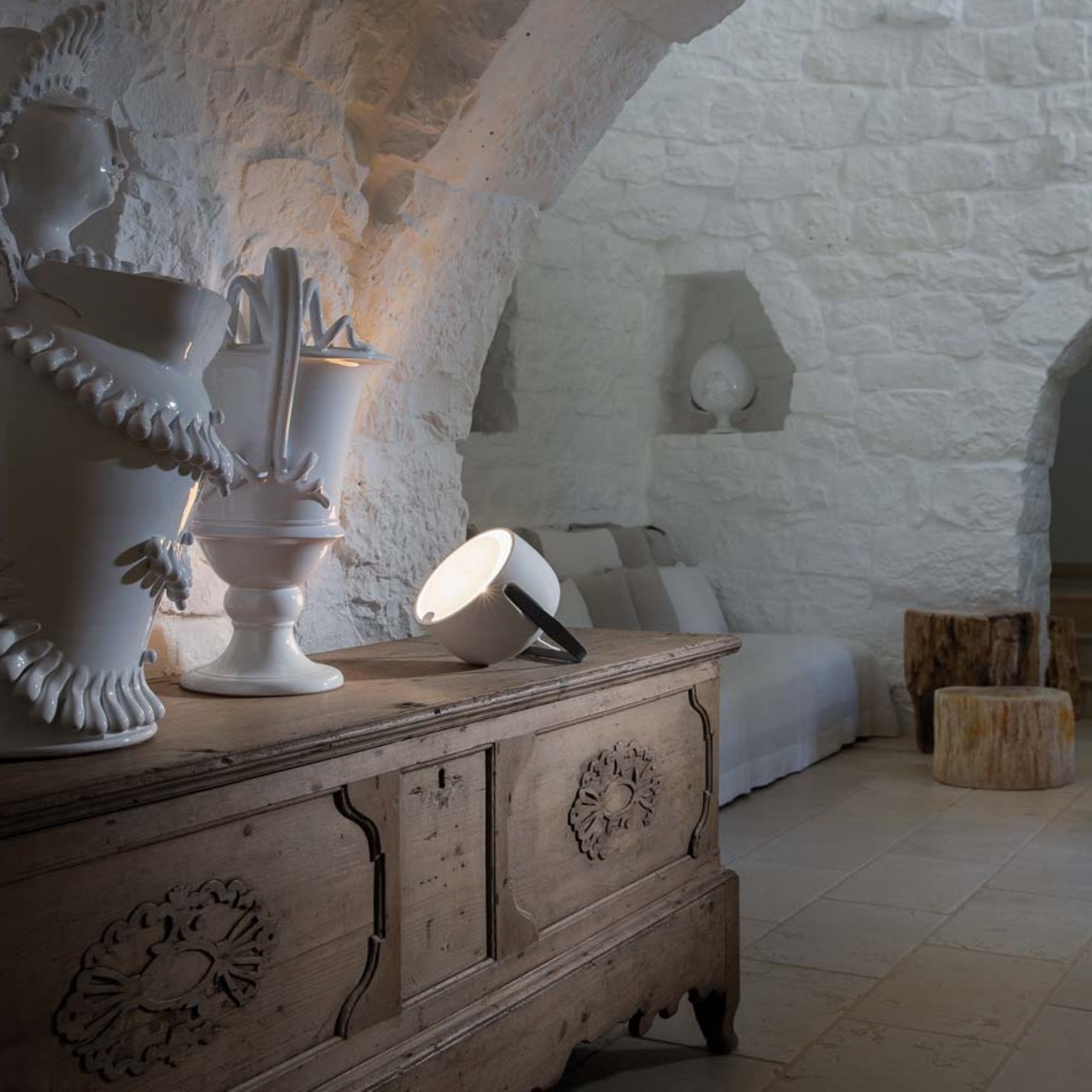 Karman Bag White Table lamp